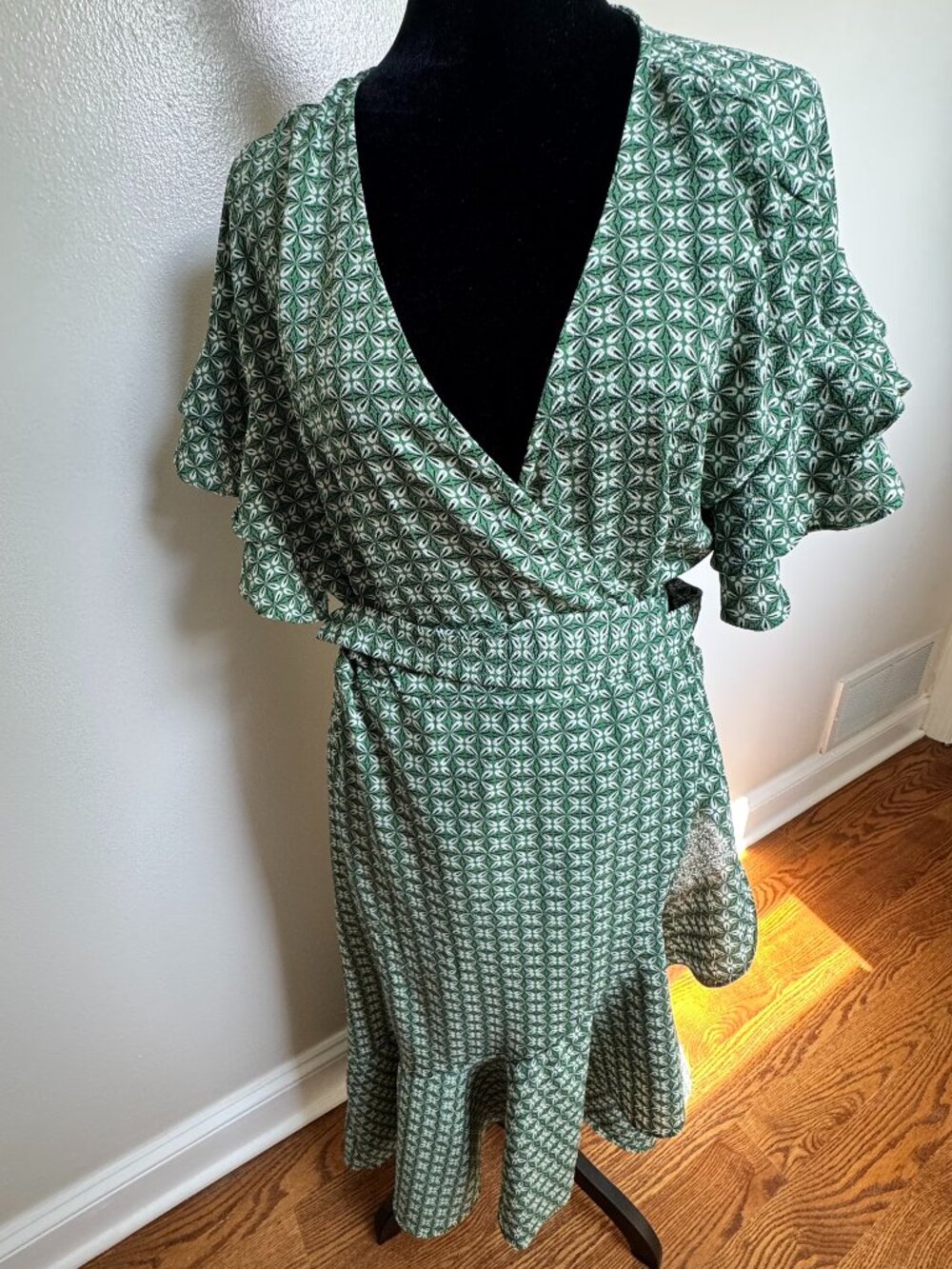 Women's Max Studio Green Floral Medallion Wrap Midi Dress L Ruffle High Low